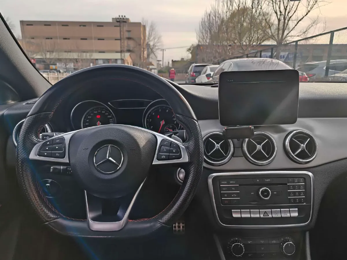 2017 Mercedes-Benz CLA Class 2.0T 184HP L4 7DCT,autocango,china used car exporter,china ev exporter,chinese used car exporter,chinese used ev exporter