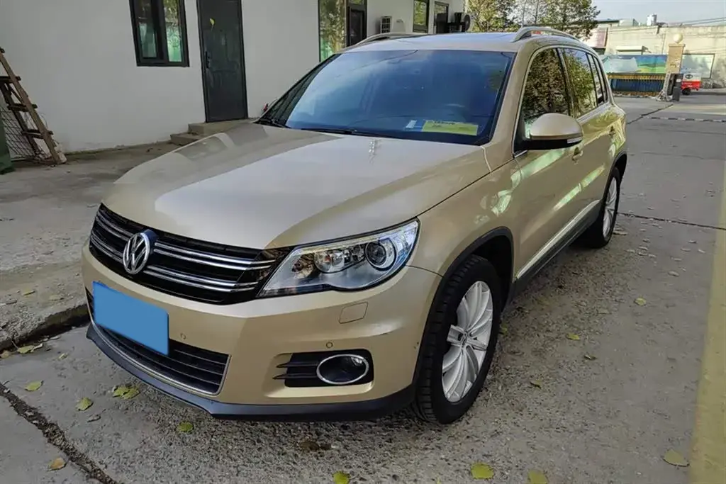 2012 Volkswagen Tiguan 2.0T 200HP L4 6AT