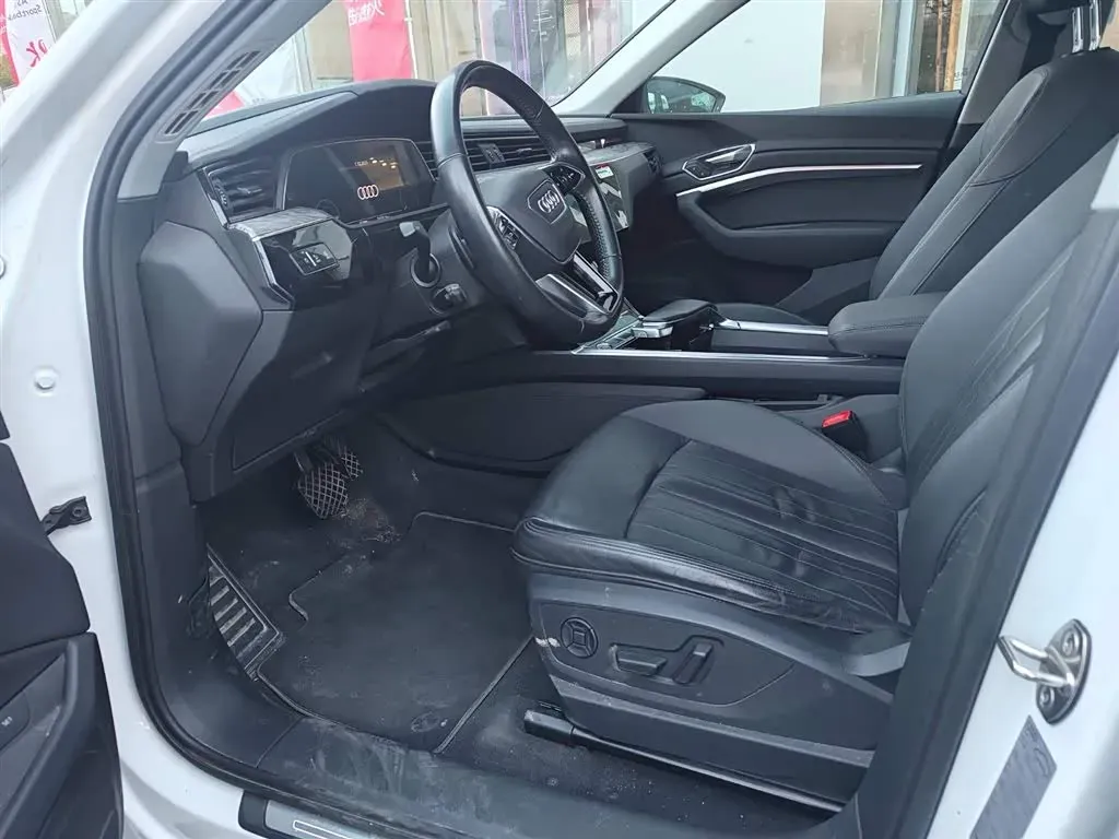 2019 Audi e-tron 2AT BEV 95KWH,autocango,china used car exporter,china ev exporter,chinese used car exporter,chinese used ev exporter