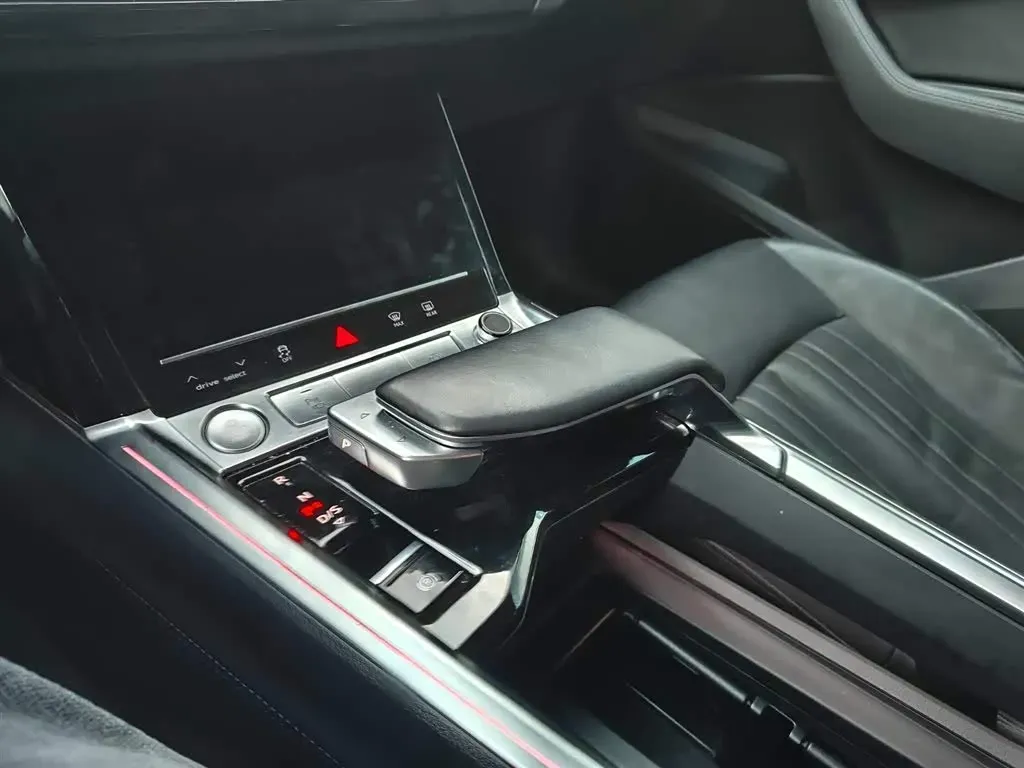 2019 Audi e-tron 2AT BEV 95KWH,autocango,china used car exporter,china ev exporter,chinese used car exporter,chinese used ev exporter