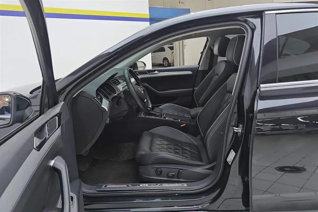 2020 Volkswagen Magotan GTE 1.4T 150HP L4 6DCT PHEV 13KWH,autocango,china used car exporter,china ev exporter,chinese used car exporter,chinese used ev exporter