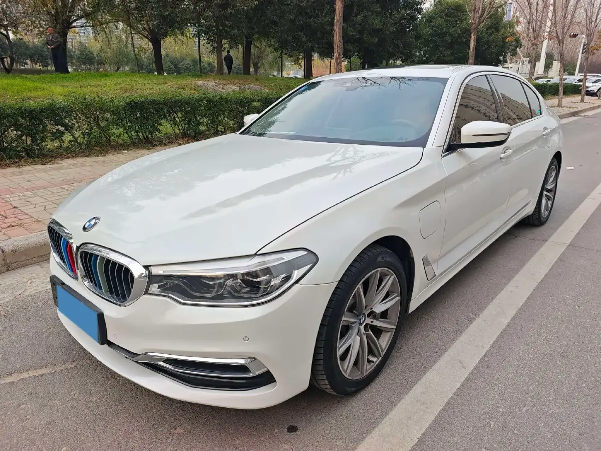 2019 BMW 5 Series 2.0T 184HP L4 8AT PHEV 13KWH