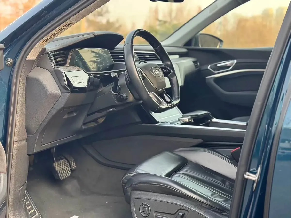 2019 Audi e-tron 2AT BEV 95KWH,autocango,china used car exporter,china ev exporter,chinese used car exporter,chinese used ev exporter