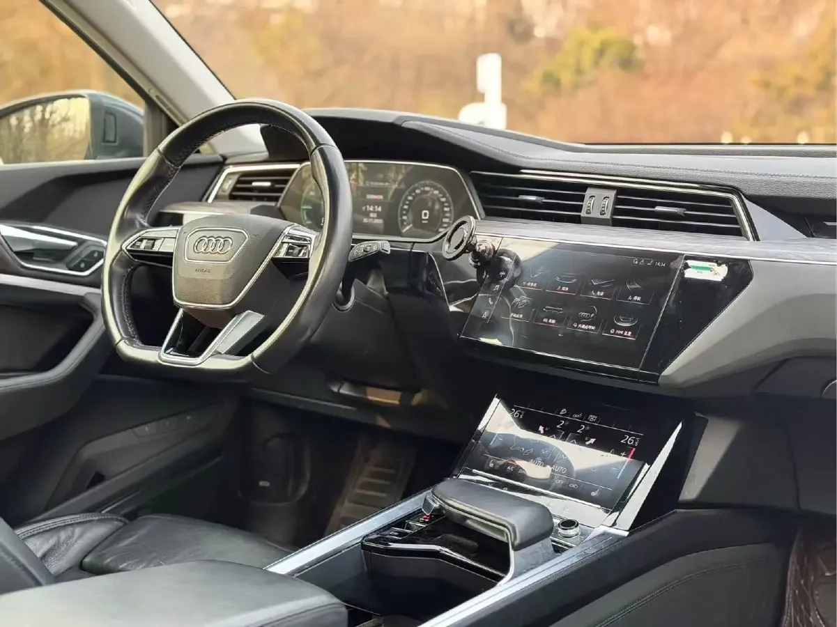 2019 Audi e-tron 2AT BEV 95KWH,autocango,china used car exporter,china ev exporter,chinese used car exporter,chinese used ev exporter