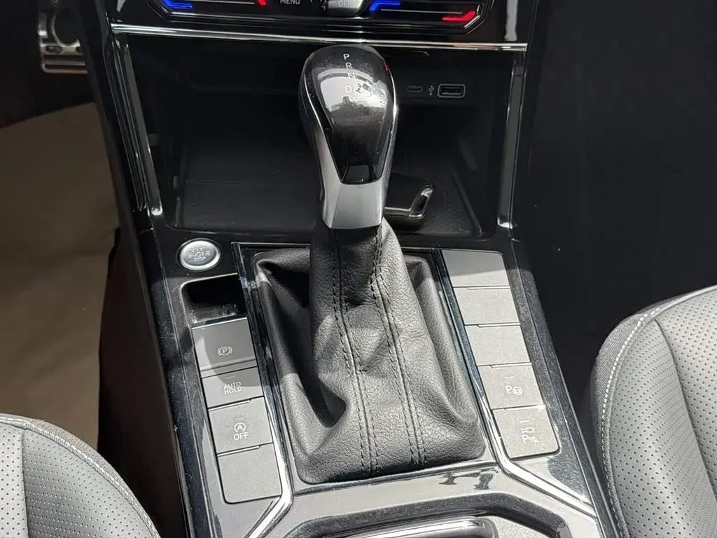 2024 Volkswagen Passat 2.0T 220HP L4 7DCT,autocango,china used car exporter,china ev exporter,chinese used car exporter,chinese used ev exporter