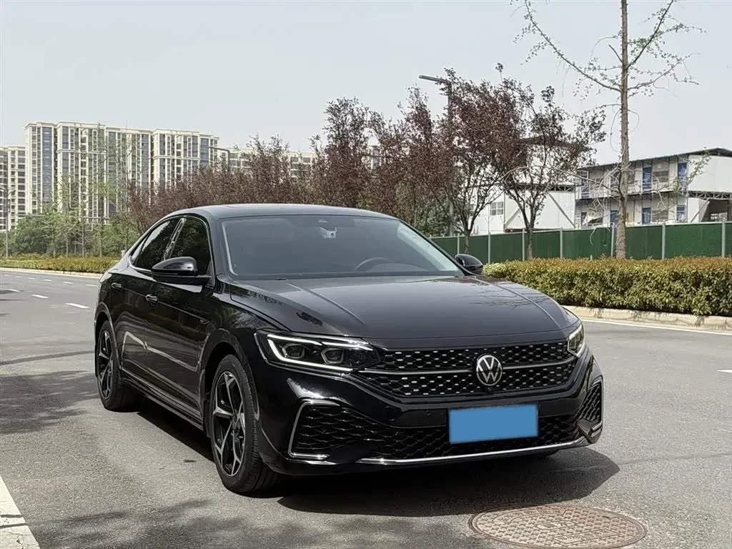 2024 Volkswagen Passat 2.0T 220HP L4 7DCT,autocango,china used car exporter,china ev exporter,chinese used car exporter,chinese used ev exporter