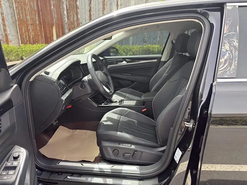 2024 Volkswagen Passat 2.0T 220HP L4 7DCT,autocango,china used car exporter,china ev exporter,chinese used car exporter,chinese used ev exporter