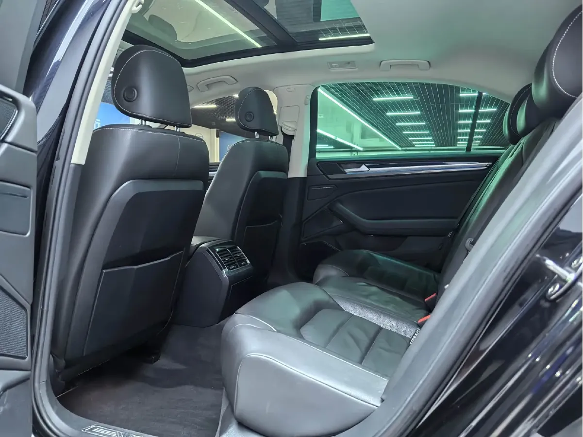 2018 Volkswagen Phideon 2.0T 224HP L4 7DCT,autocango,china used car exporter,china ev exporter,chinese used car exporter,chinese used ev exporter