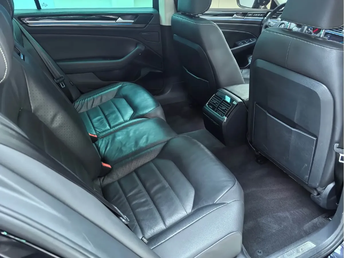 2018 Volkswagen Phideon 2.0T 224HP L4 7DCT,autocango,china used car exporter,china ev exporter,chinese used car exporter,chinese used ev exporter