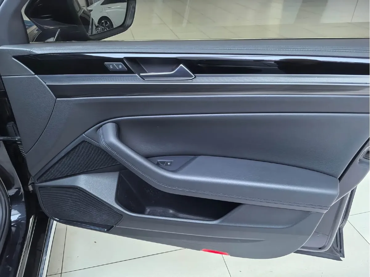 2018 Volkswagen Phideon 2.0T 224HP L4 7DCT,autocango,china used car exporter,china ev exporter,chinese used car exporter,chinese used ev exporter