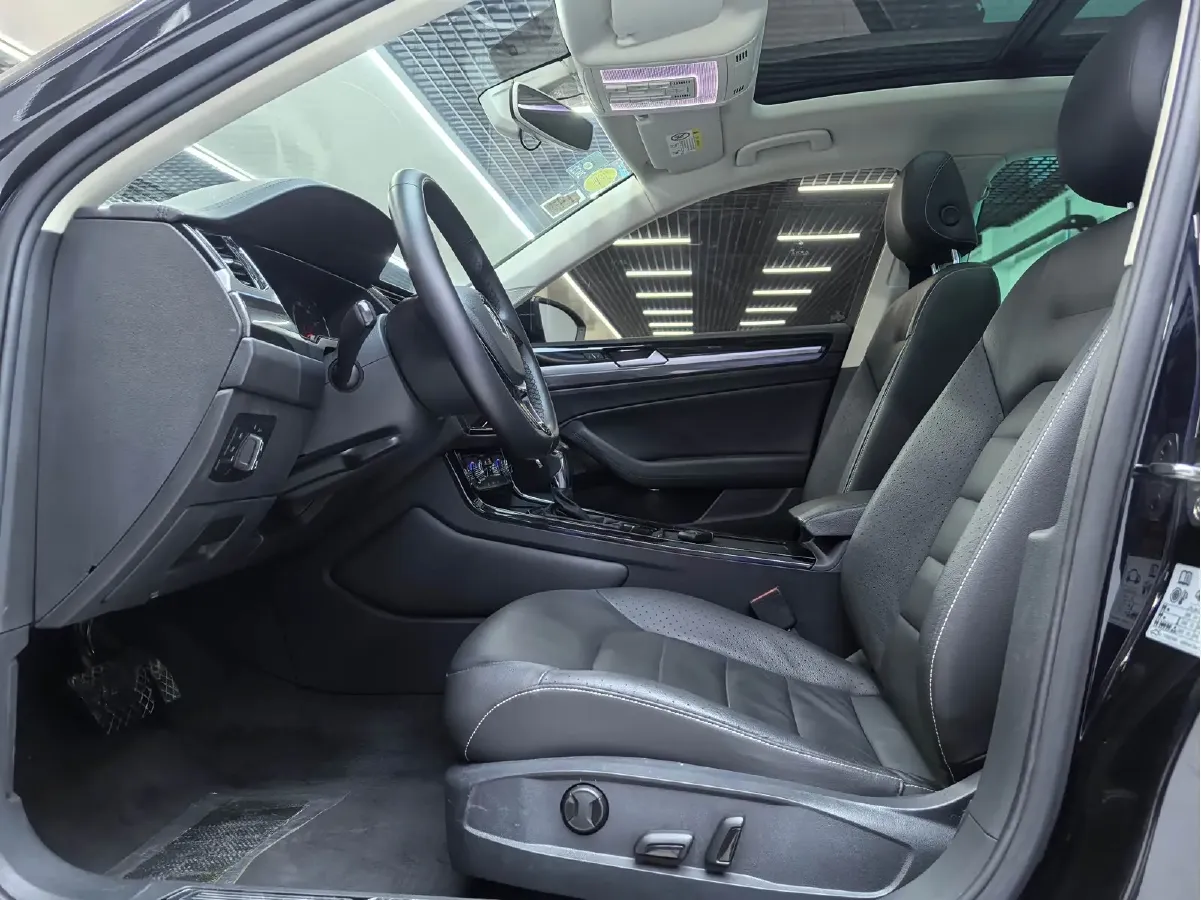 2018 Volkswagen Phideon 2.0T 224HP L4 7DCT,autocango,china used car exporter,china ev exporter,chinese used car exporter,chinese used ev exporter