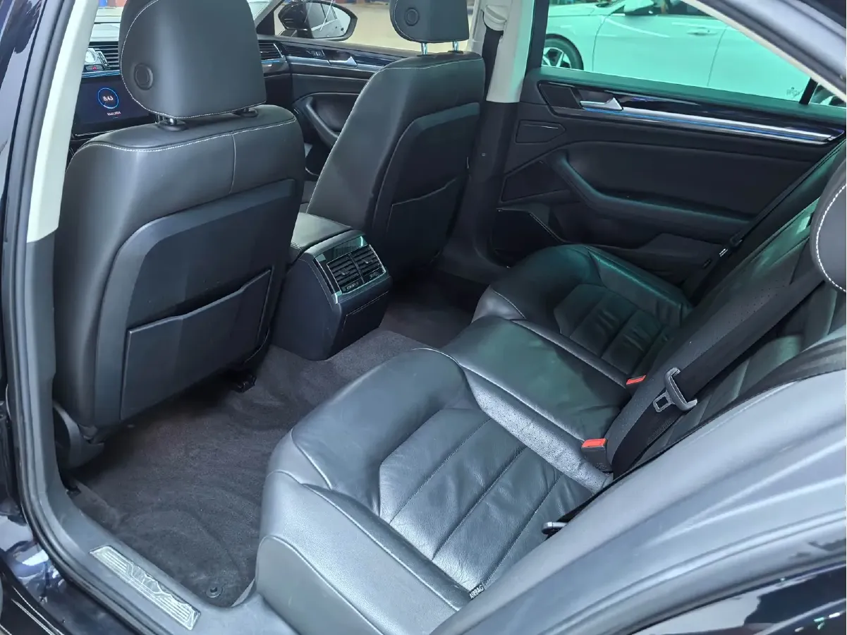 2018 Volkswagen Phideon 2.0T 224HP L4 7DCT,autocango,china used car exporter,china ev exporter,chinese used car exporter,chinese used ev exporter