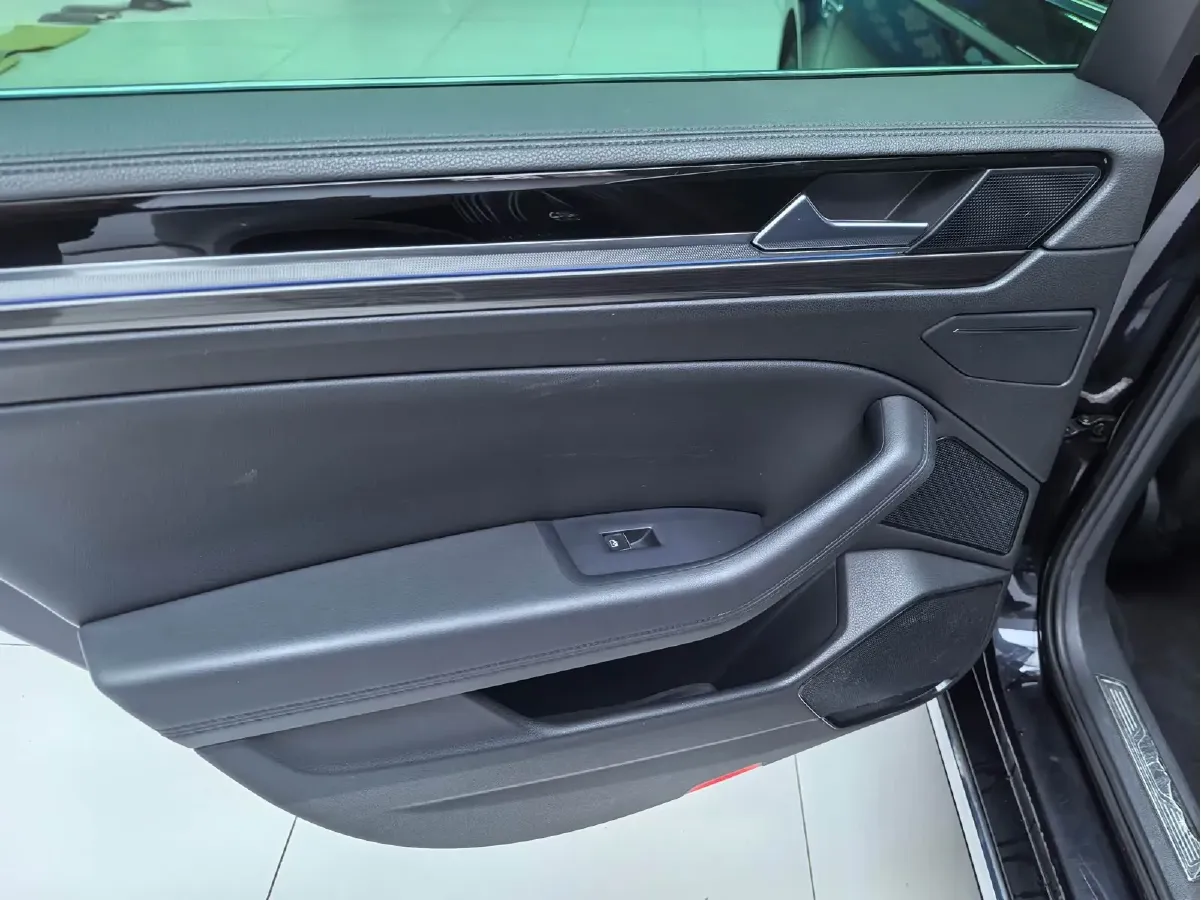 2018 Volkswagen Phideon 2.0T 224HP L4 7DCT,autocango,china used car exporter,china ev exporter,chinese used car exporter,chinese used ev exporter