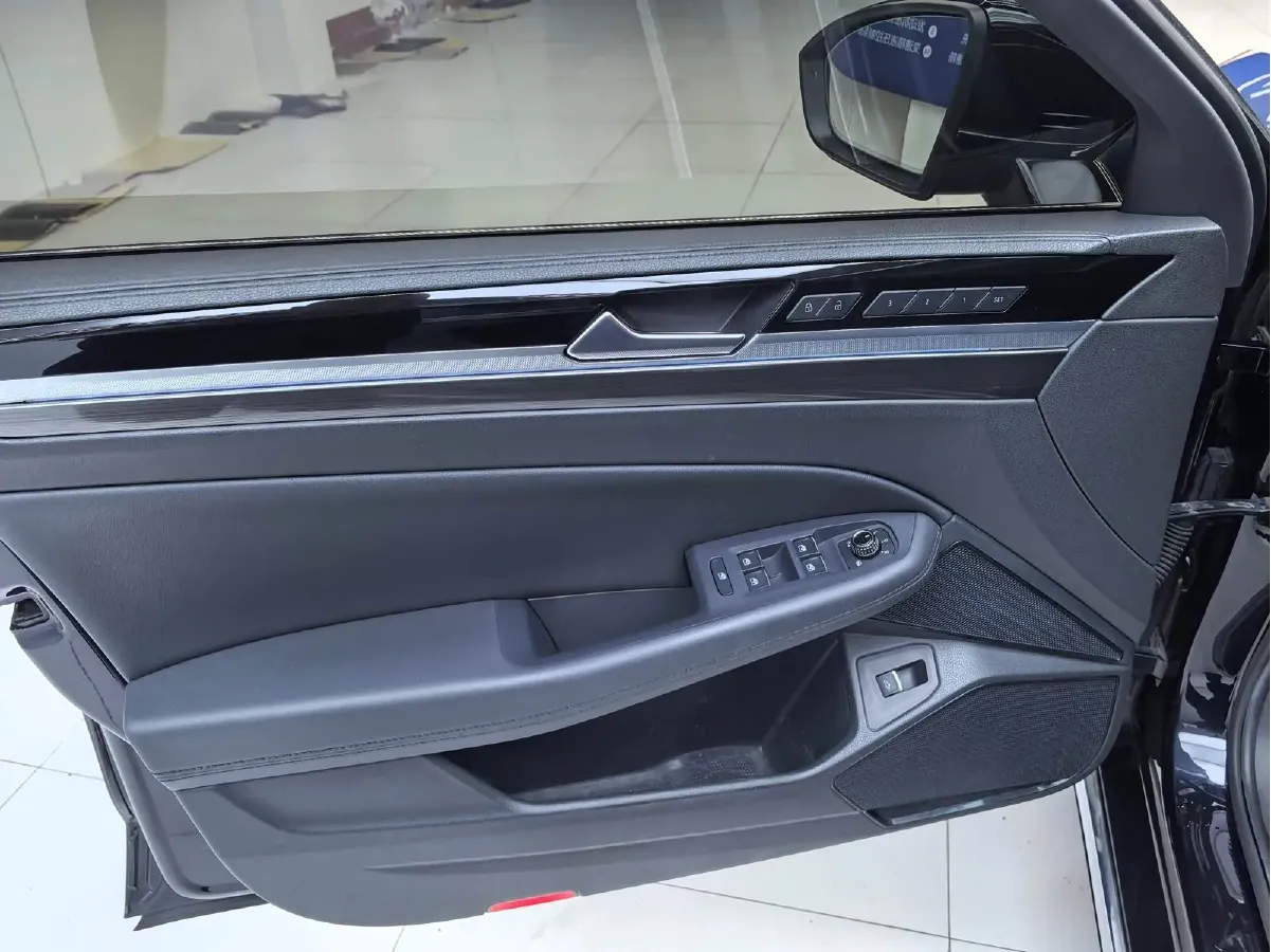 2018 Volkswagen Phideon 2.0T 224HP L4 7DCT,autocango,china used car exporter,china ev exporter,chinese used car exporter,chinese used ev exporter