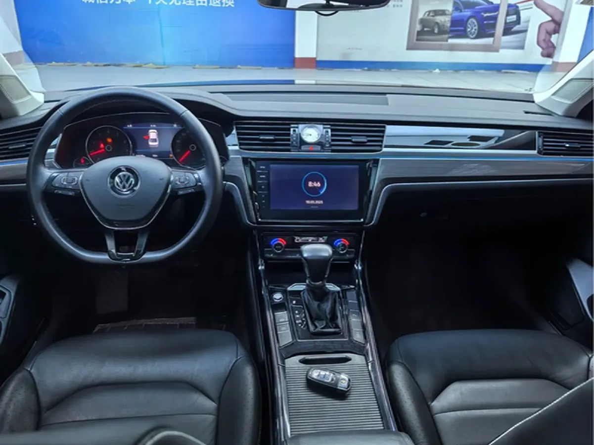 2018 Volkswagen Phideon 2.0T 224HP L4 7DCT,autocango,china used car exporter,china ev exporter,chinese used car exporter,chinese used ev exporter