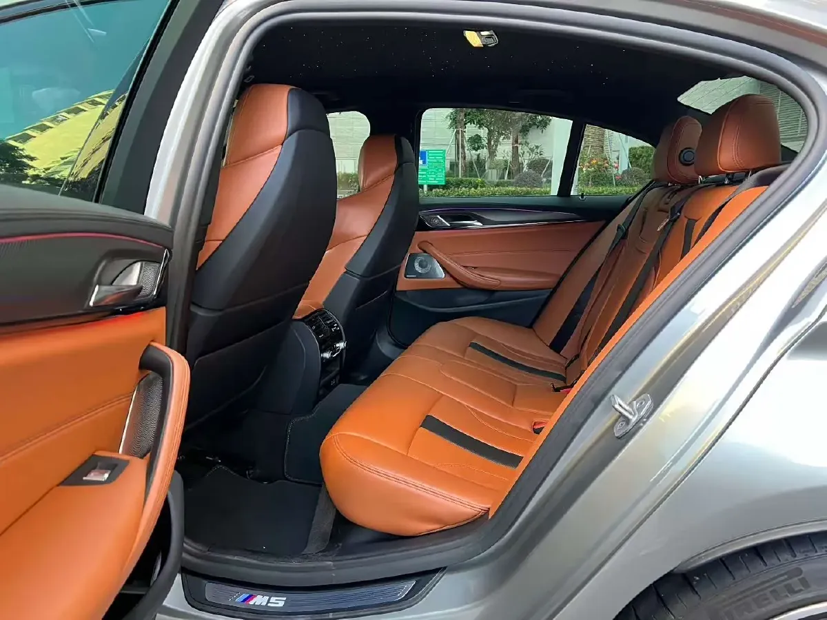 2021 BMW M5 4.4T 600HP V8 8AT,autocango,china used car exporter,china ev exporter,chinese used car exporter,chinese used ev exporter