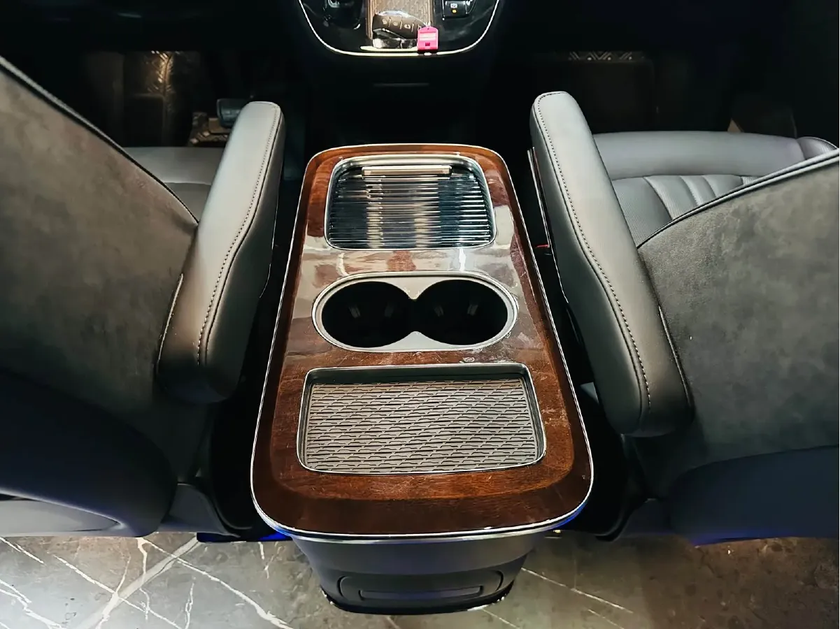 2024 HongQi HQ9 2.0T 163HP L4 1DHT PHEV 20.14KWH,autocango,china used car exporter,china ev exporter,chinese used car exporter,chinese used ev exporter