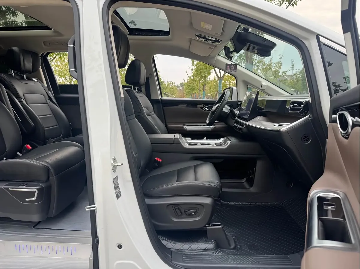 2024 GAC Trumpchi E8 2.0L 140HP L4 2DHT PHEV 25.57KWH,autocango,china used car exporter,china ev exporter,chinese used car exporter,chinese used ev exporter