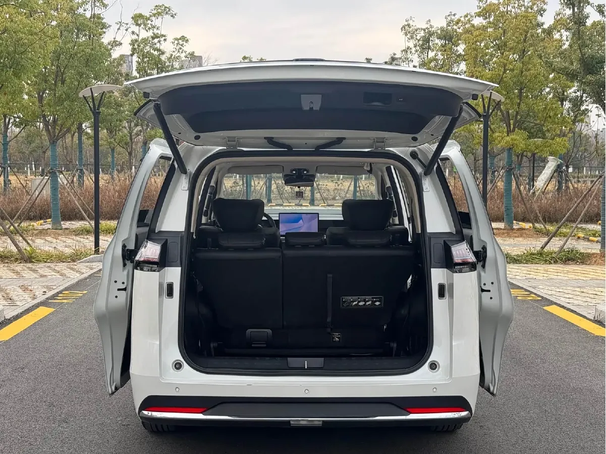 2024 GAC Trumpchi E8 2.0L 140HP L4 2DHT PHEV 25.57KWH,autocango,china used car exporter,china ev exporter,chinese used car exporter,chinese used ev exporter