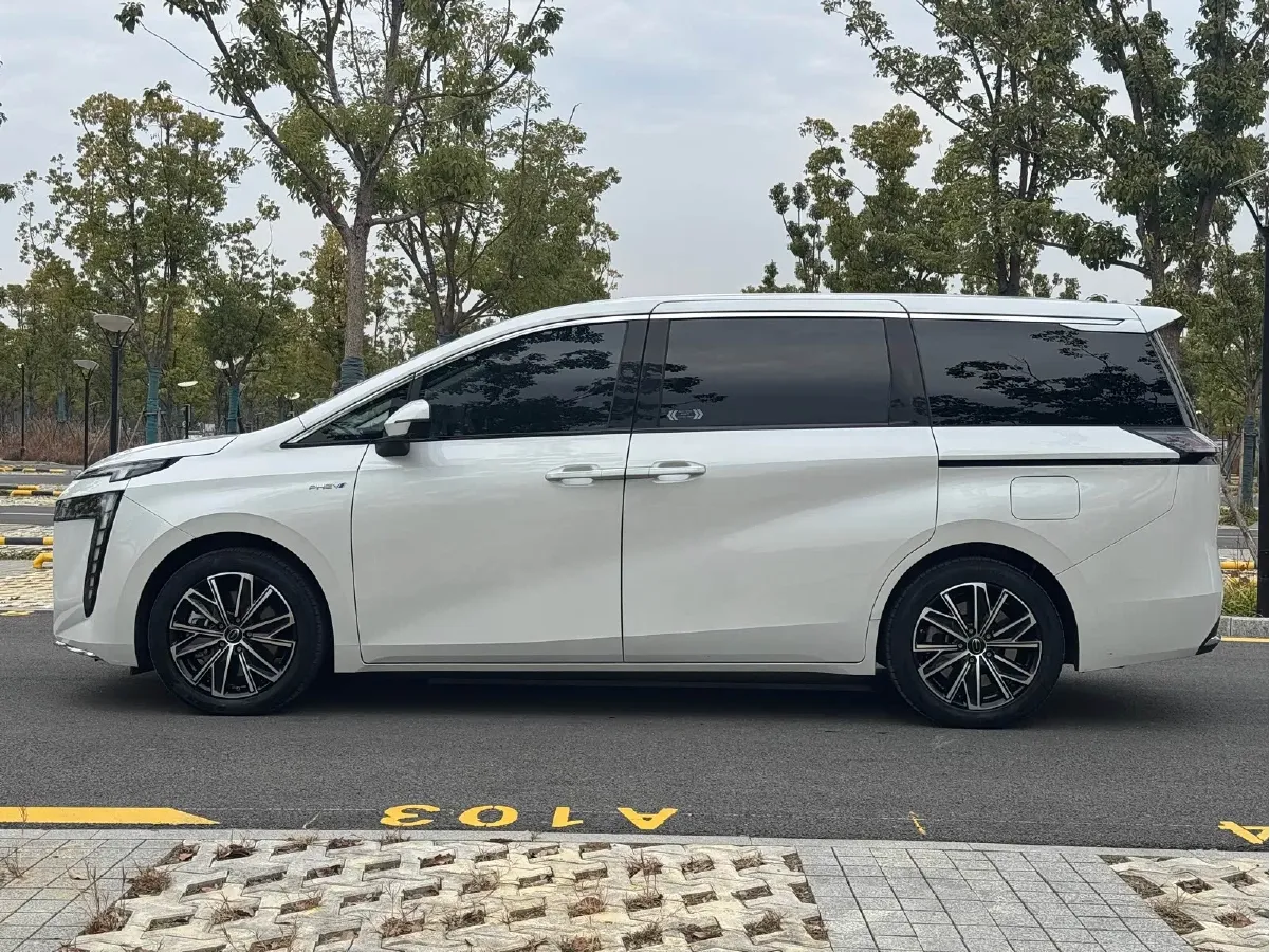 2024 GAC Trumpchi E8 2.0L 140HP L4 2DHT PHEV 25.57KWH,autocango,china used car exporter,china ev exporter,chinese used car exporter,chinese used ev exporter