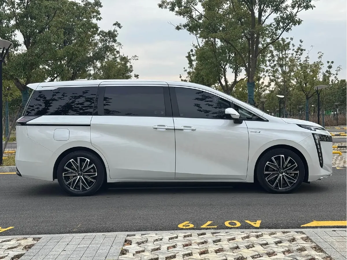2024 GAC Trumpchi E8 2.0L 140HP L4 2DHT PHEV 25.57KWH,autocango,china used car exporter,china ev exporter,chinese used car exporter,chinese used ev exporter