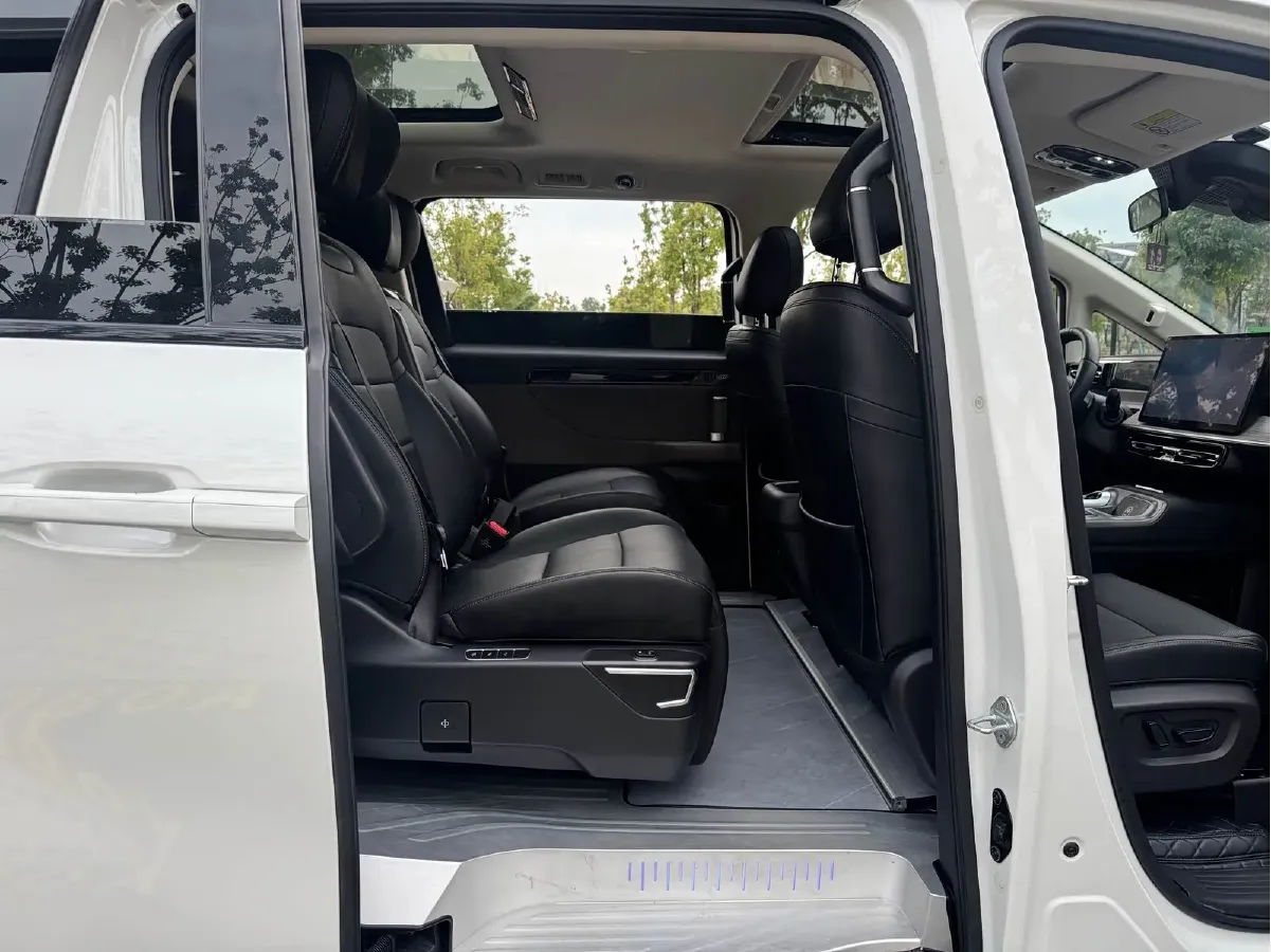 2024 GAC Trumpchi E8 2.0L 140HP L4 2DHT PHEV 25.57KWH,autocango,china used car exporter,china ev exporter,chinese used car exporter,chinese used ev exporter