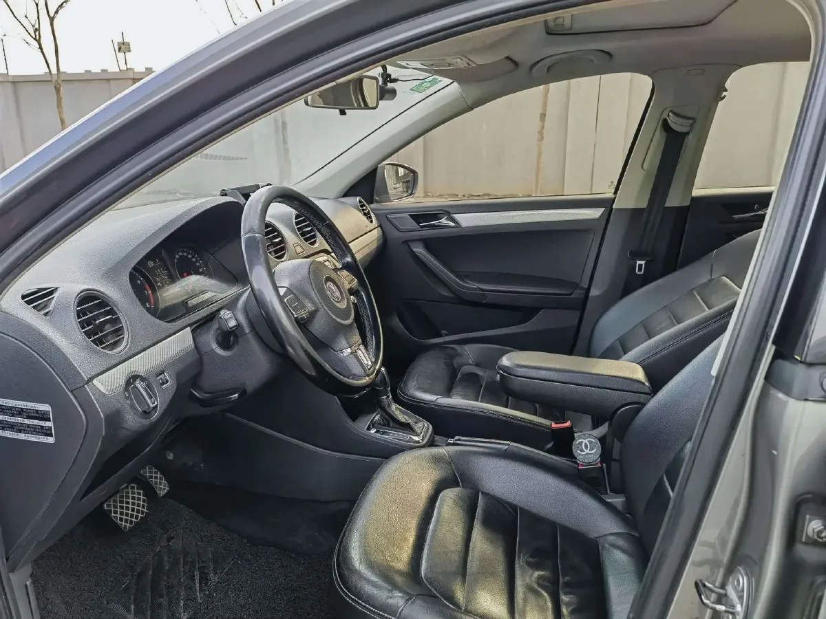 2013 Volkswagen Jetta 1.6L 110HP L4 6AT,autocango,china used car exporter,china ev exporter,chinese used car exporter,chinese used ev exporter