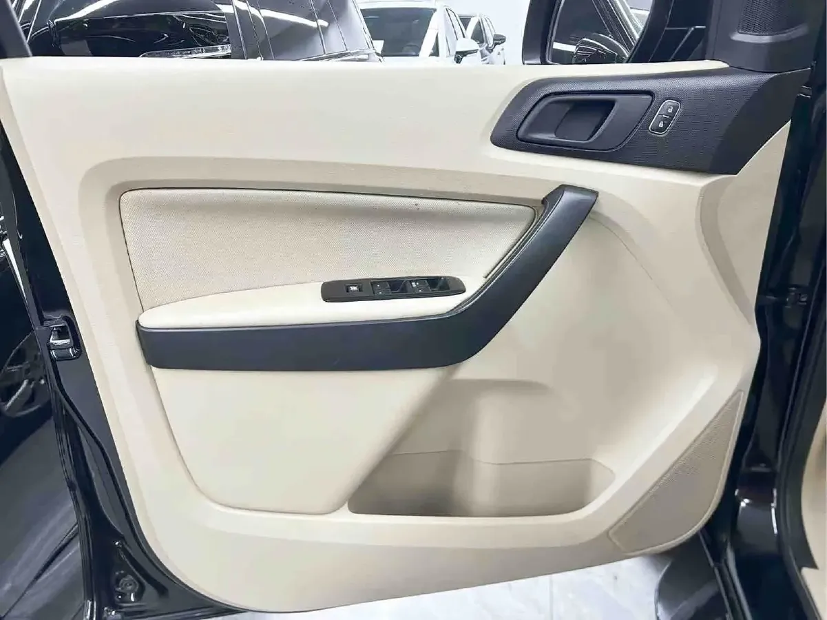 2020 Ford Everest 2.3T 275HP L4 10AT,autocango,china used car exporter,china ev exporter,chinese used car exporter,chinese used ev exporter