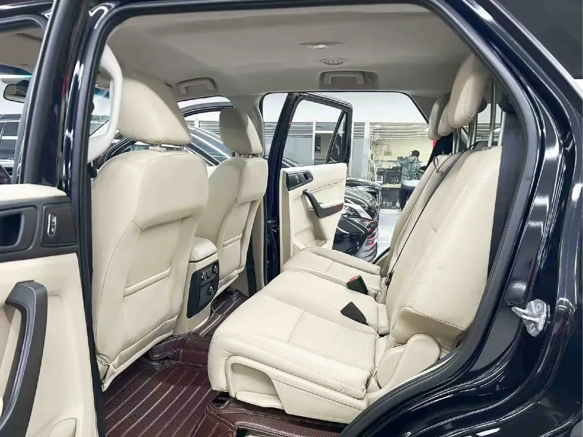 2020 Ford Everest 2.3T 275HP L4 10AT,autocango,china used car exporter,china ev exporter,chinese used car exporter,chinese used ev exporter