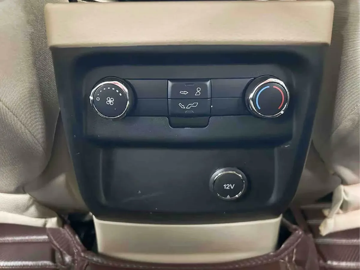 2020 Ford Everest 2.3T 275HP L4 10AT,autocango,china used car exporter,china ev exporter,chinese used car exporter,chinese used ev exporter