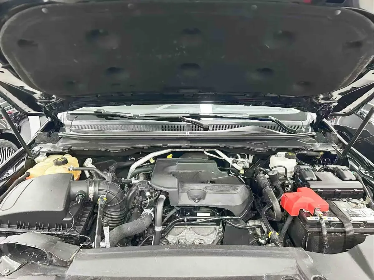 2020 Ford Everest 2.3T 275HP L4 10AT,autocango,china used car exporter,china ev exporter,chinese used car exporter,chinese used ev exporter