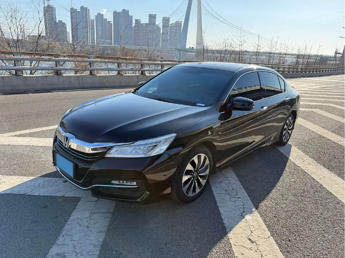 2016 Honda Accord 2.0L 146HP L4 E-CVT Hybrid