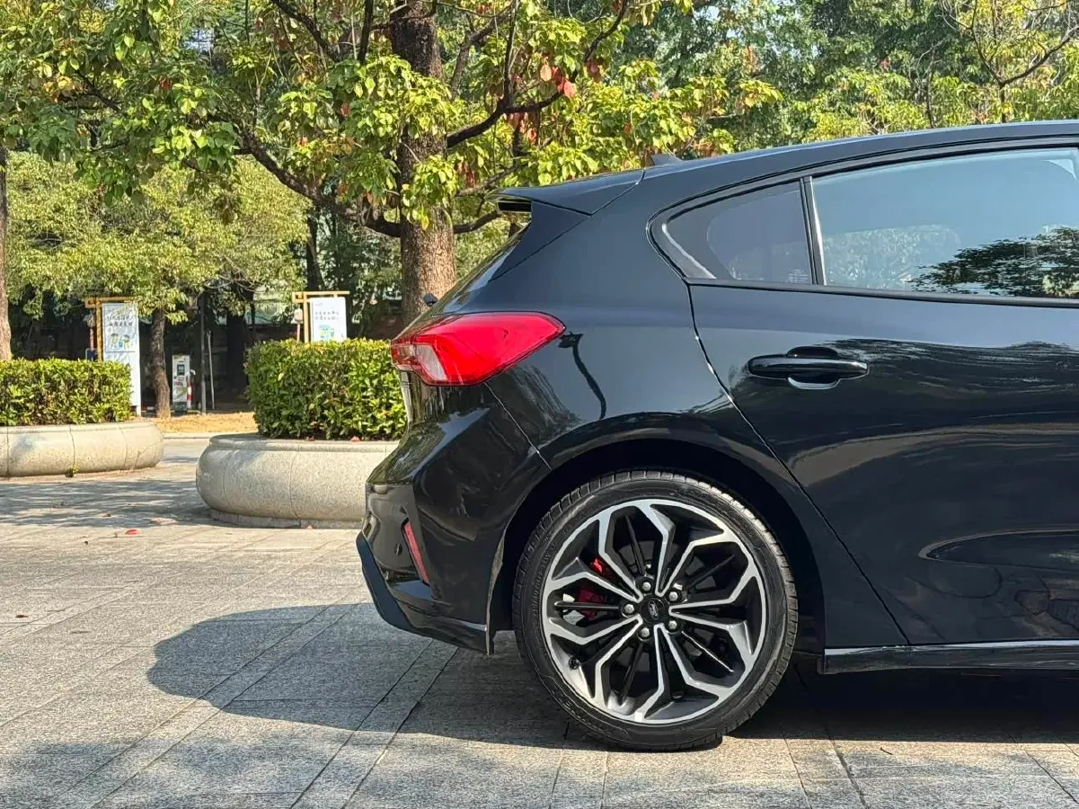 2020 Ford Focus 1.5T 174HP L3 8AT,autocango,china used car exporter,china ev exporter,chinese used car exporter,chinese used ev exporter