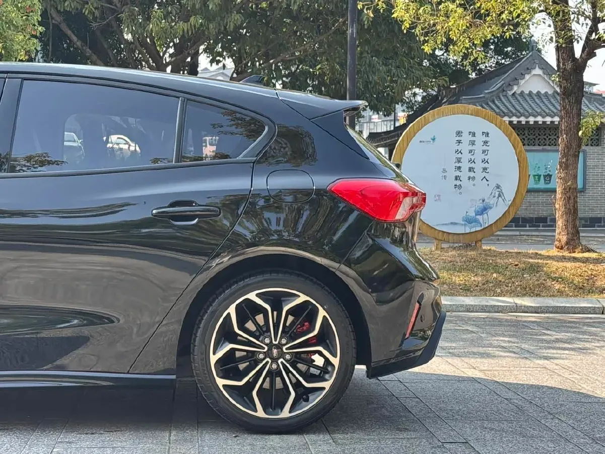 2020 Ford Focus 1.5T 174HP L3 8AT,autocango,china used car exporter,china ev exporter,chinese used car exporter,chinese used ev exporter