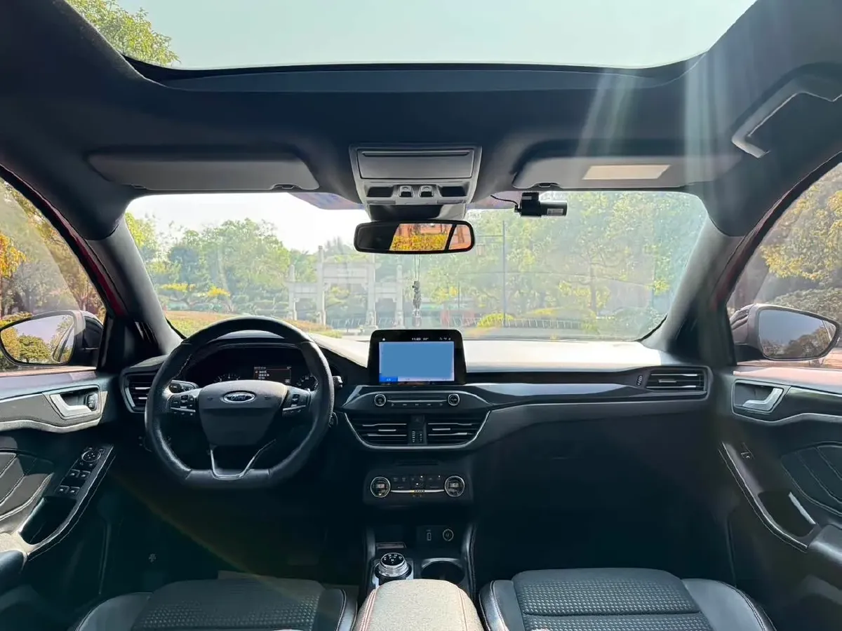 2020 Ford Focus 1.5T 174HP L3 8AT,autocango,china used car exporter,china ev exporter,chinese used car exporter,chinese used ev exporter