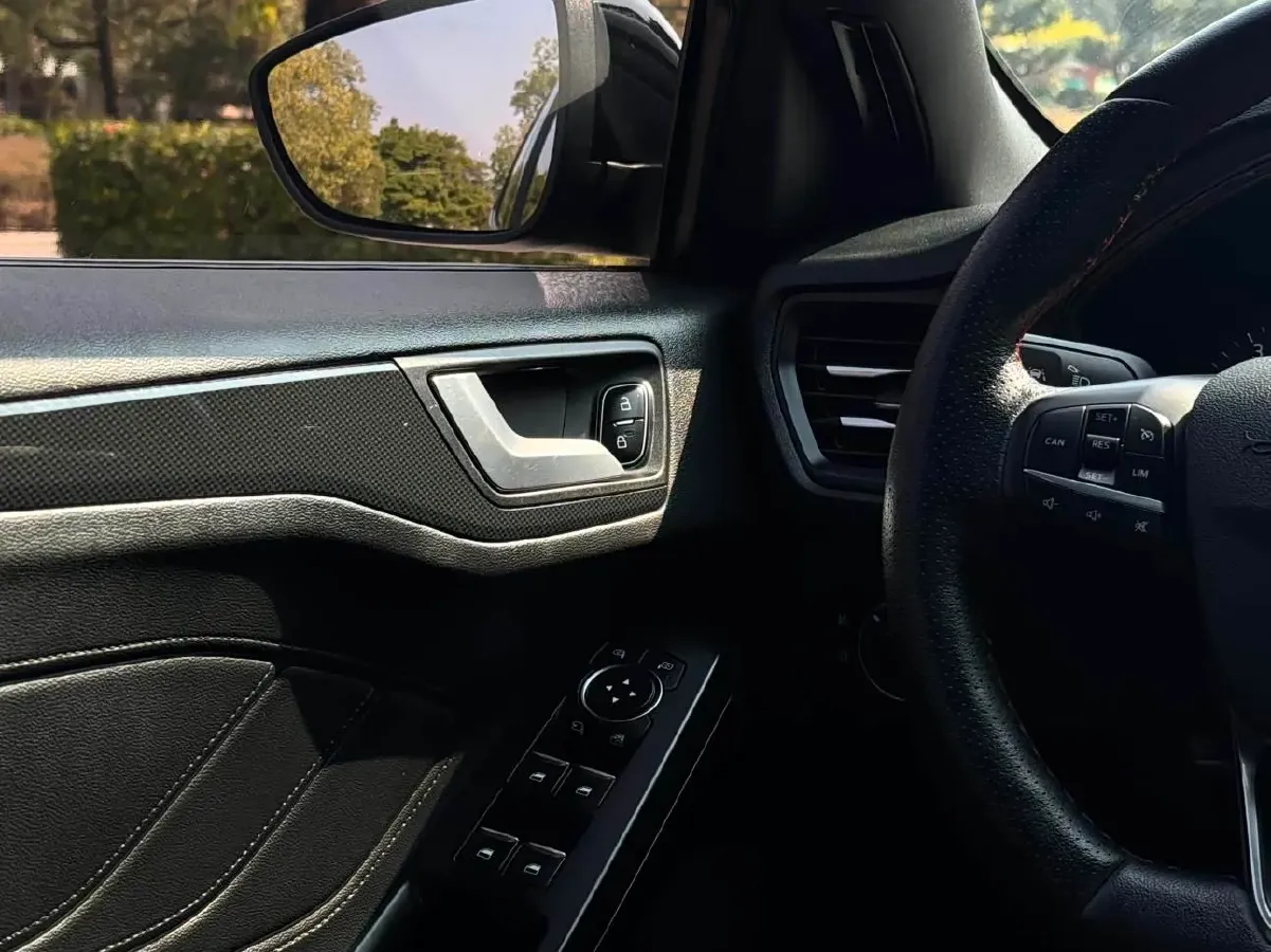 2020 Ford Focus 1.5T 174HP L3 8AT,autocango,china used car exporter,china ev exporter,chinese used car exporter,chinese used ev exporter