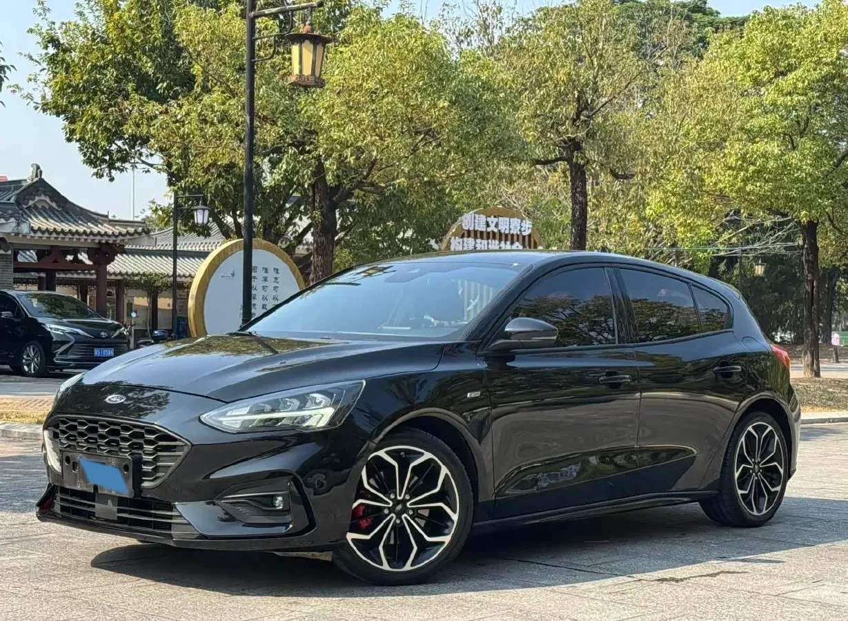 2020 Ford Focus 1.5T 174HP L3 8AT,autocango,china used car exporter,china ev exporter,chinese used car exporter,chinese used ev exporter