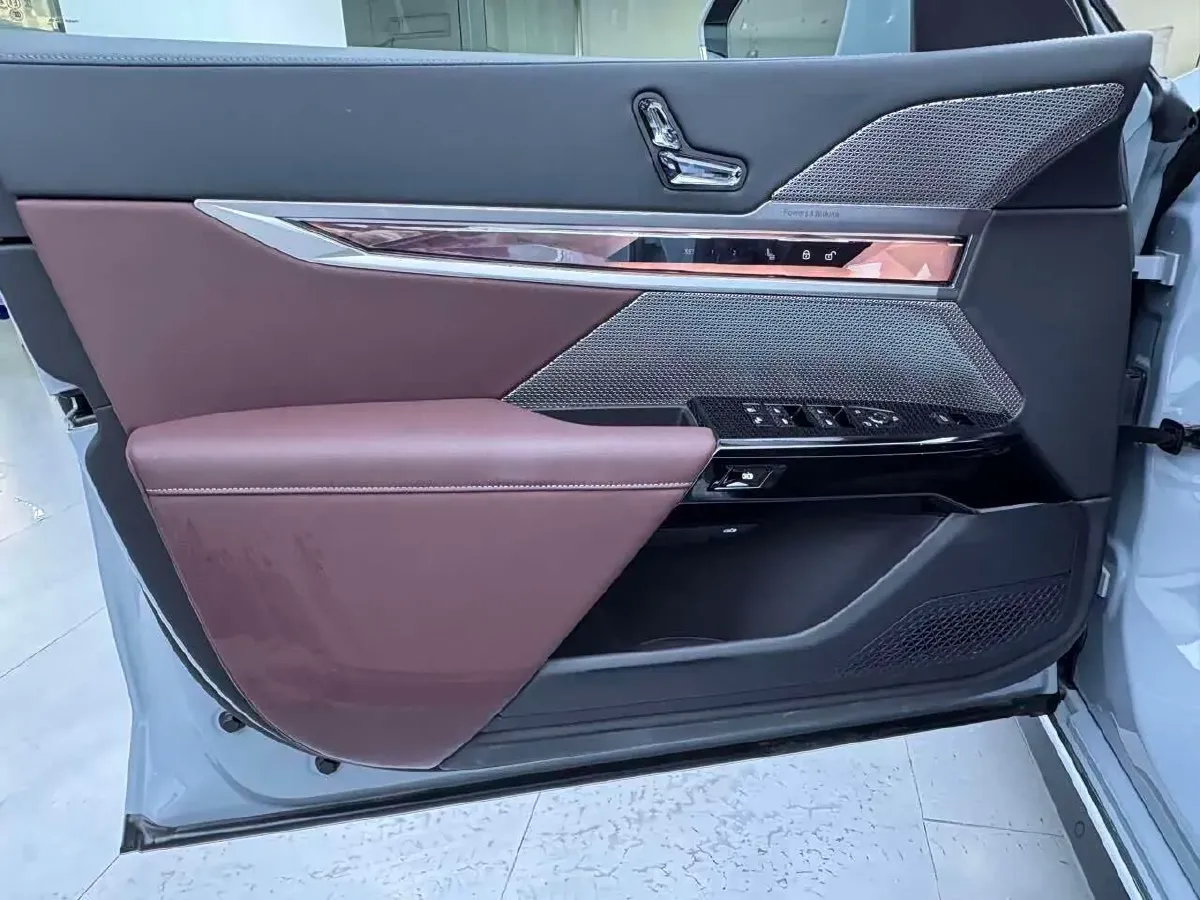 2023 BMW i7 BEV 101.7KWH,autocango,china used car exporter,china ev exporter,chinese used car exporter,chinese used ev exporter