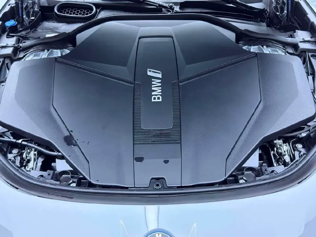 2023 BMW i7 BEV 101.7KWH,autocango,china used car exporter,china ev exporter,chinese used car exporter,chinese used ev exporter