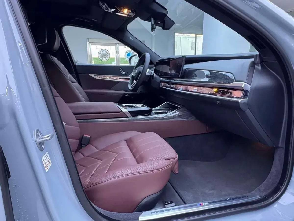 2023 BMW i7 BEV 101.7KWH,autocango,china used car exporter,china ev exporter,chinese used car exporter,chinese used ev exporter