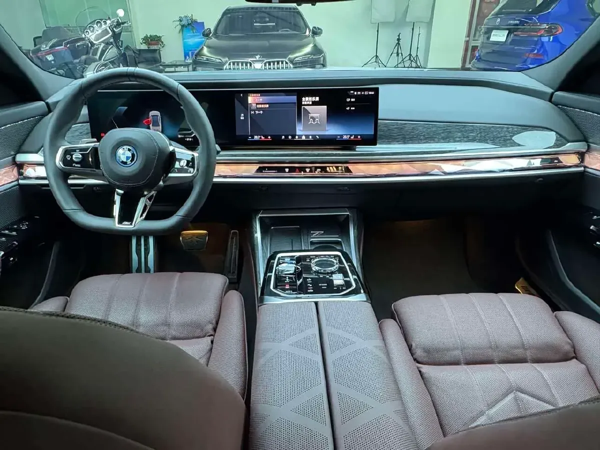 2023 BMW i7 BEV 101.7KWH,autocango,china used car exporter,china ev exporter,chinese used car exporter,chinese used ev exporter