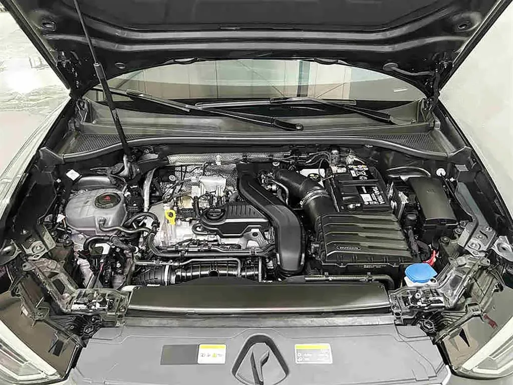 2025 Audi Q3 1.5T 160HP L4 7DCT,autocango,china used car exporter,china ev exporter,chinese used car exporter,chinese used ev exporter