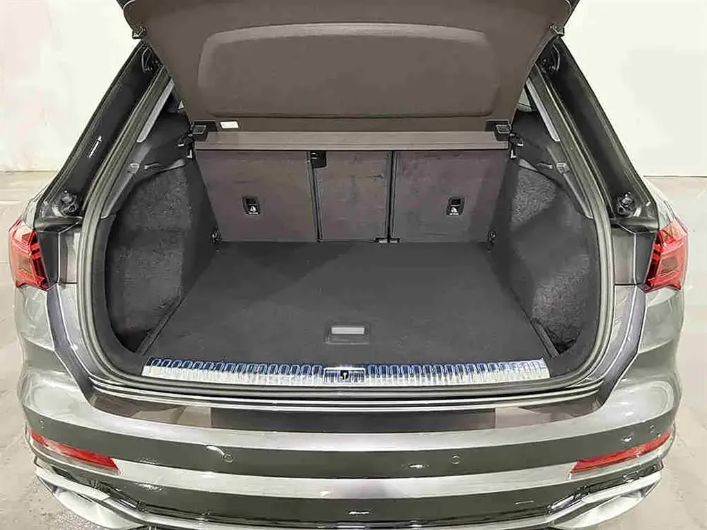 2025 Audi Q3 1.5T 160HP L4 7DCT,autocango,china used car exporter,china ev exporter,chinese used car exporter,chinese used ev exporter