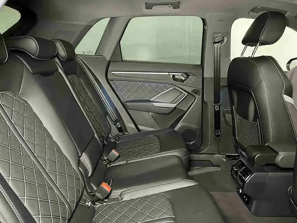 2025 Audi Q3 1.5T 160HP L4 7DCT,autocango,china used car exporter,china ev exporter,chinese used car exporter,chinese used ev exporter