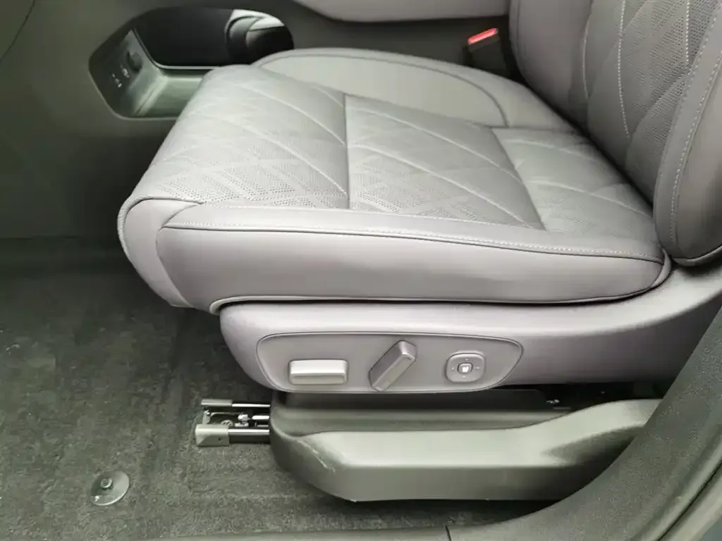 2026 Leapmotor C16 REEV 95HP REEV,autocango,china used car exporter,china ev exporter,chinese used car exporter,chinese used ev exporter