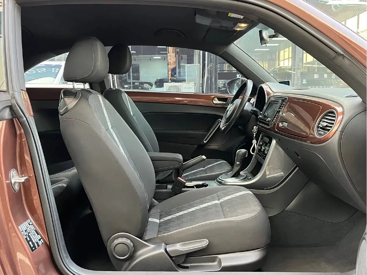 2017 Volkswagen Beetle 1.2T 105HP L4 7DCT,autocango,china used car exporter,china ev exporter,chinese used car exporter,chinese used ev exporter