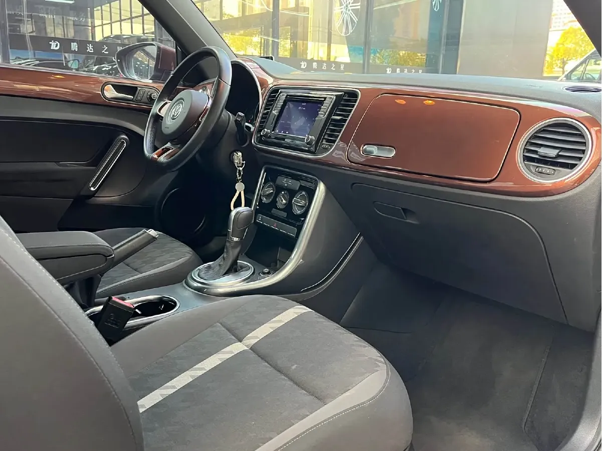 2017 Volkswagen Beetle 1.2T 105HP L4 7DCT,autocango,china used car exporter,china ev exporter,chinese used car exporter,chinese used ev exporter