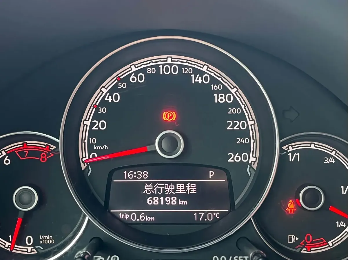 2017 Volkswagen Beetle 1.2T 105HP L4 7DCT,autocango,china used car exporter,china ev exporter,chinese used car exporter,chinese used ev exporter