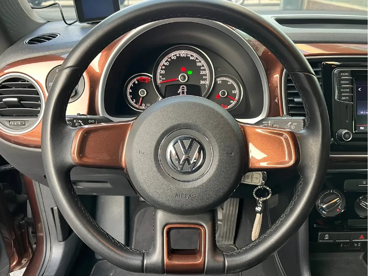 2017 Volkswagen Beetle 1.2T 105HP L4 7DCT,autocango,china used car exporter,china ev exporter,chinese used car exporter,chinese used ev exporter