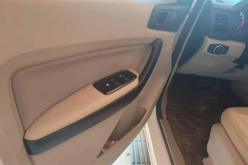 2017 Ford Everest 2.0T 245HP L4 6AT,autocango,china used car exporter,china ev exporter,chinese used car exporter,chinese used ev exporter